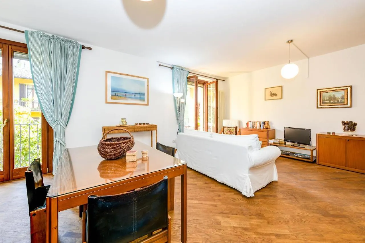 Apartment In The Center Of Salo Italy