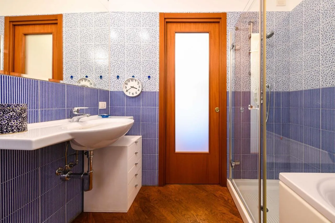Apartment In The Center Of Salo Italy