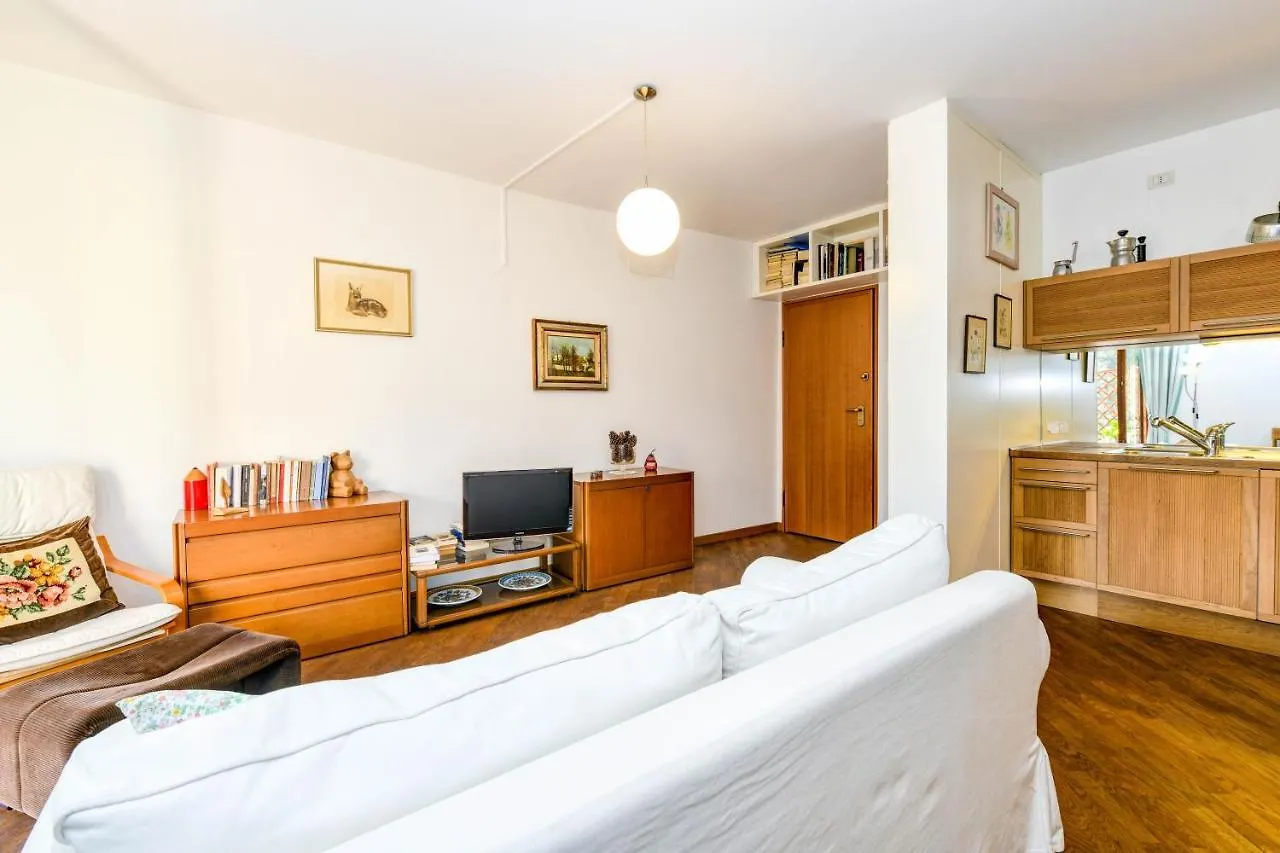 Apartment In The Center Of Salo Italy